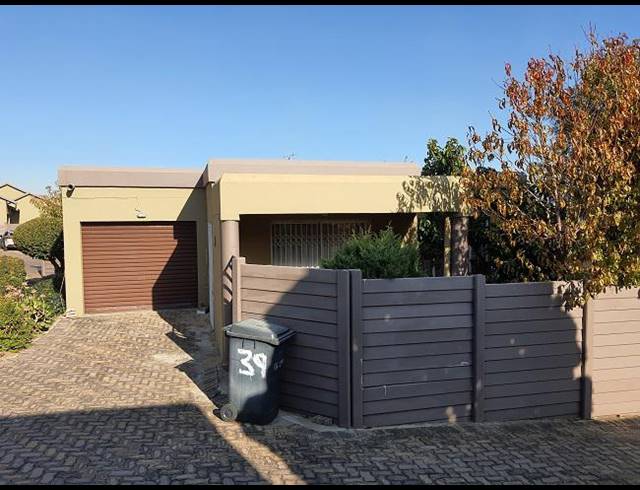 2 BEDROOM SIMPLEX FOR SALE IN HALFWAY GARDENS